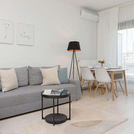 Sarmacka Apartment With Balcony Warsaw Wilanow By Noclegi Renters Zewnętrze zdjęcie
