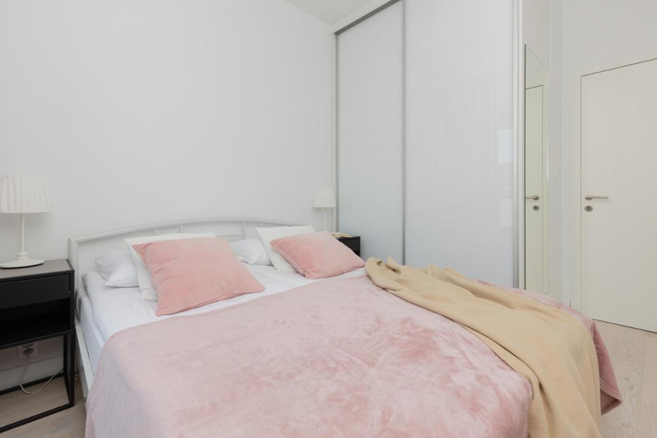Sarmacka Apartment With Balcony Warsaw Wilanow By Noclegi Renters Zewnętrze zdjęcie